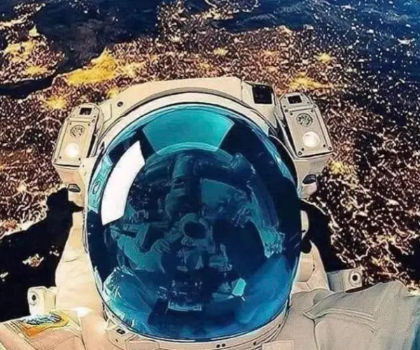 selfie samantha cristoforetti fake